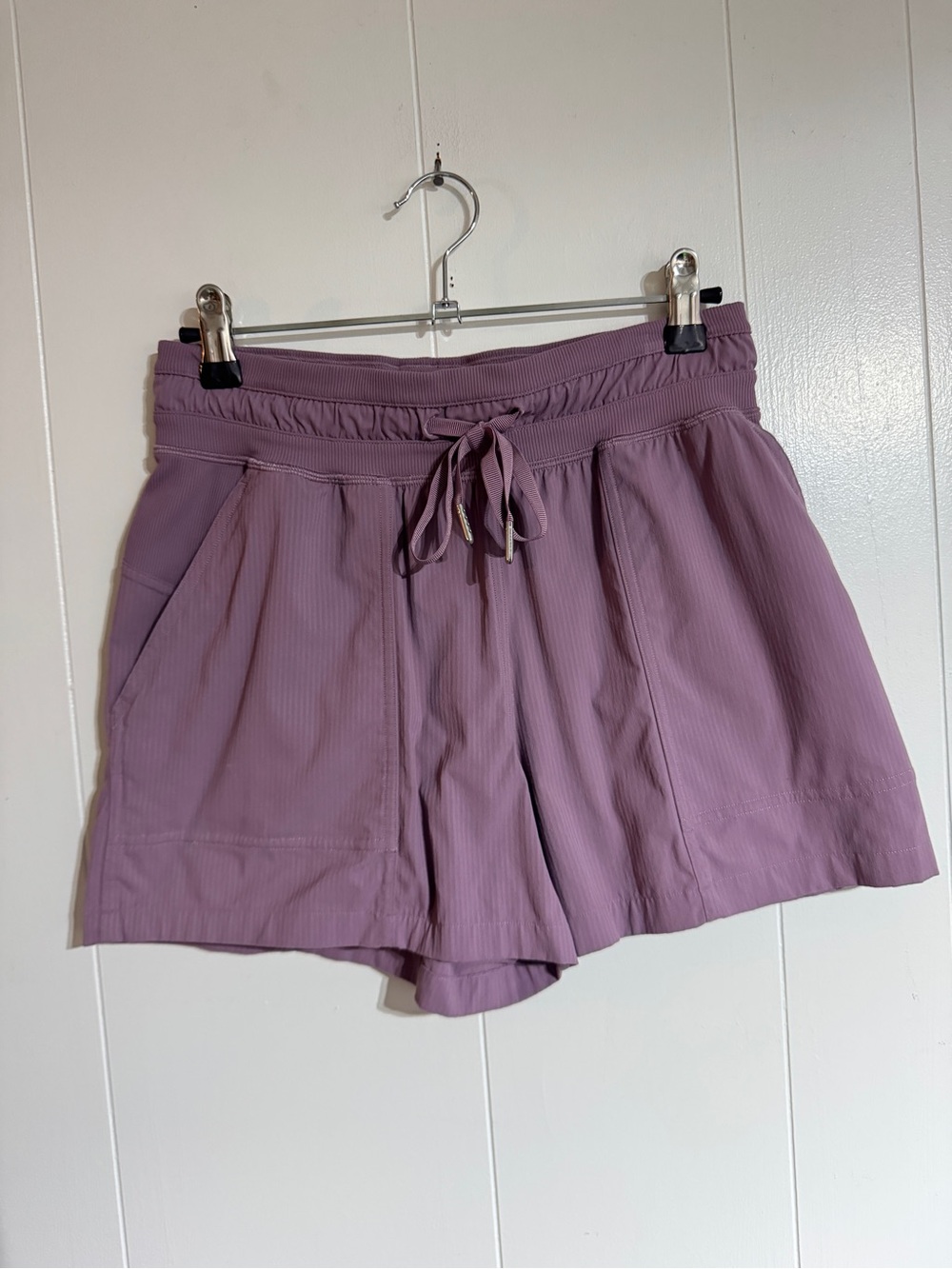 Lululemon Womens Dance Studio Shorts Drawstring Athletic Shorts Mauve Mid-Rise